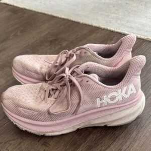 Hoka Clifton 9 Women's Light Pink Running Sneakers